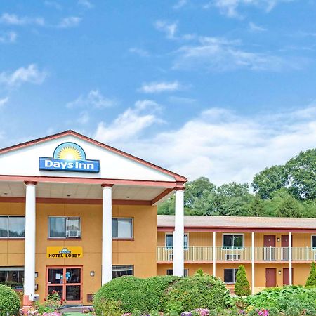 Days Inn By Wyndham Branford New Haven Conference Center Екстер'єр фото