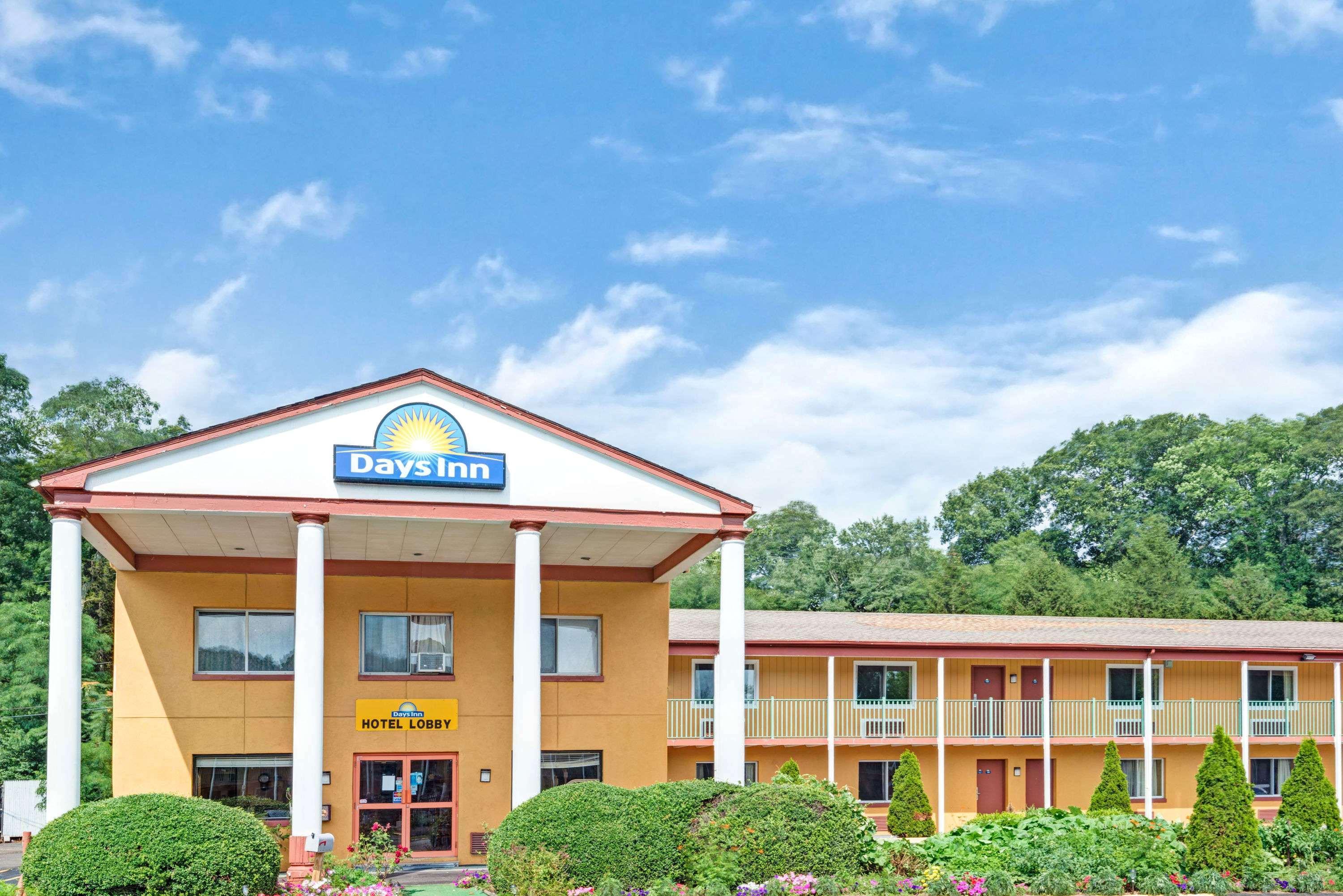 Days Inn By Wyndham Branford New Haven Conference Center Екстер'єр фото