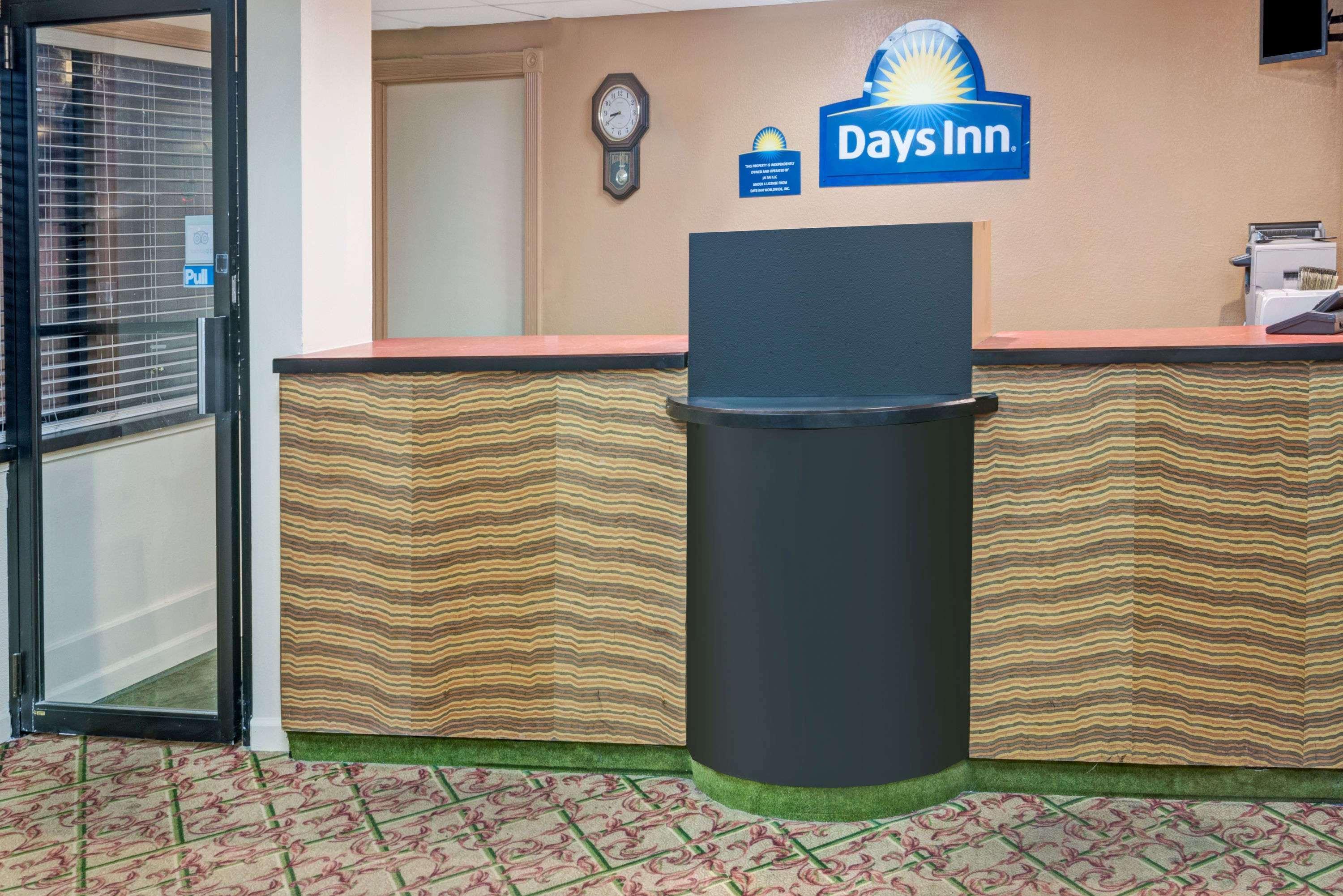 Days Inn By Wyndham Branford New Haven Conference Center Екстер'єр фото