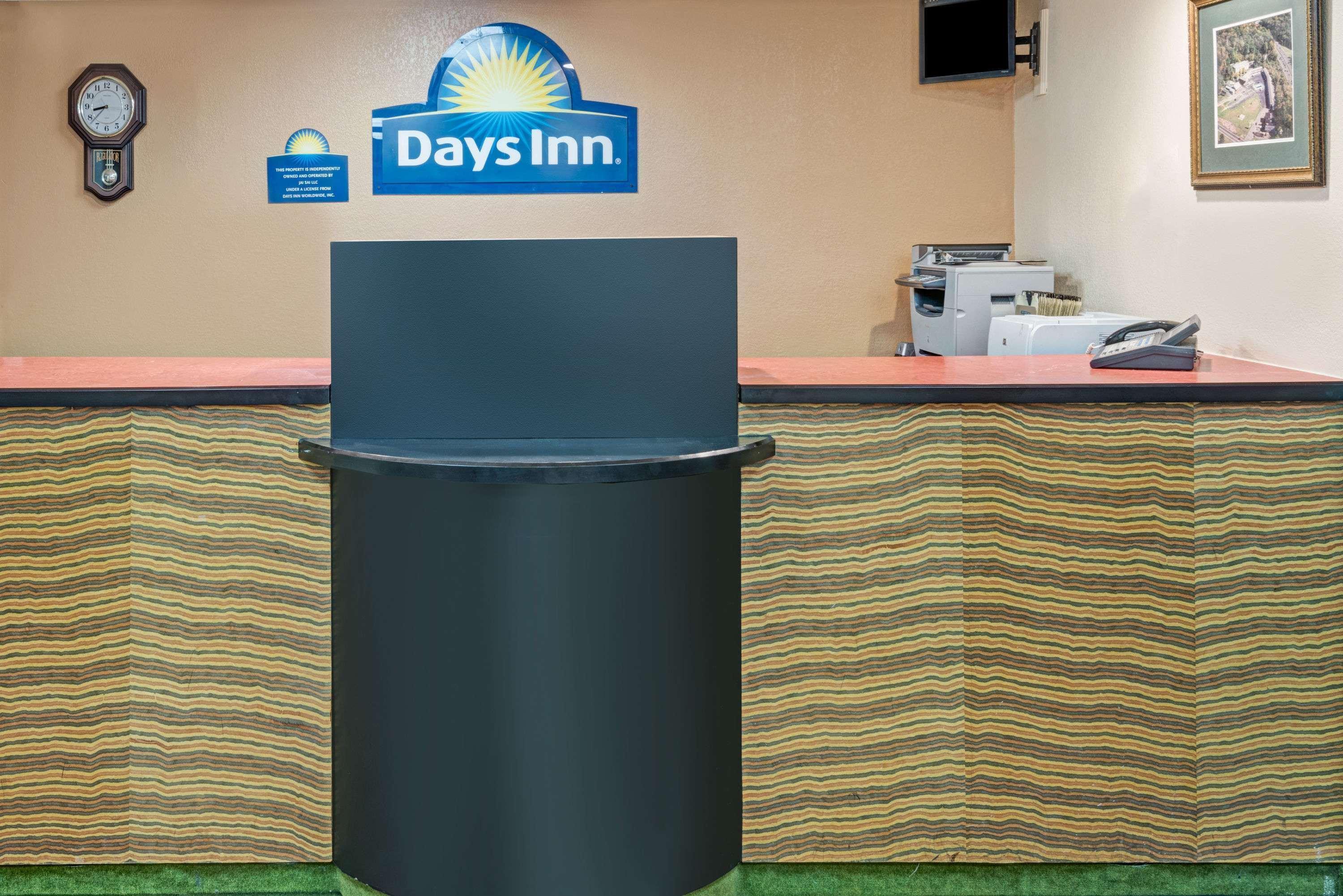 Days Inn By Wyndham Branford New Haven Conference Center Екстер'єр фото